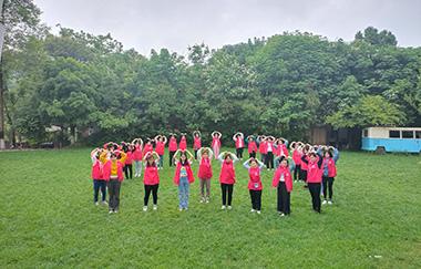 【百年品學(xué)教育】“擁抱陽光，享受生活”春游踏青活動(dòng)