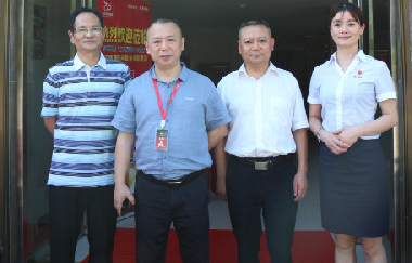 百年教育大愛無(wú)疆 獎(jiǎng)優(yōu)助學(xué)情暖人心